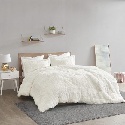 Plush faux fur bedding - Image 5