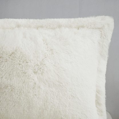 Plush faux fur bedding - Image 3