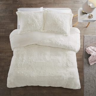 Plush faux fur bedding