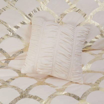 Champagne gold scalloped bedding - Image 4