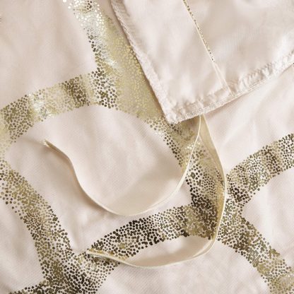 Champagne gold scalloped bedding - Image 13