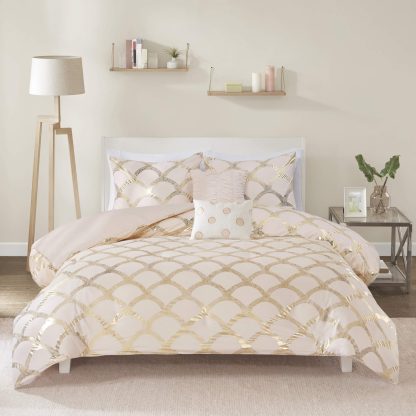 Champagne gold scalloped bedding - Image 10