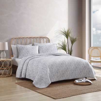 Light gray textured quilted bed cover three-piece set - Image 10