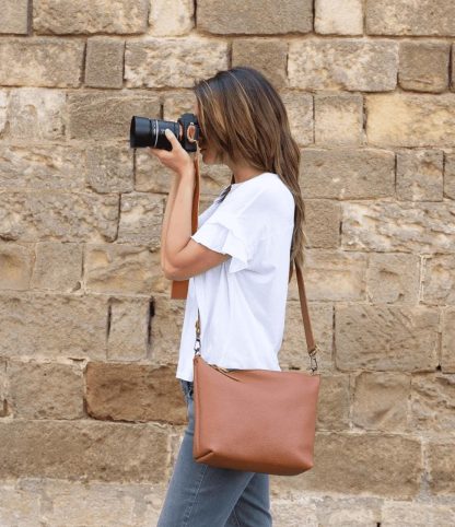 Handmade leather crossbody hobo bag - Image 3