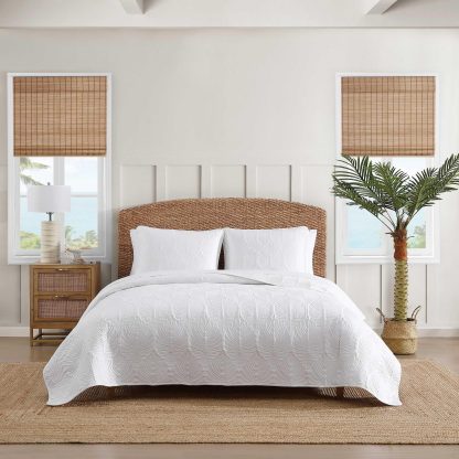 White Leaf Quilted Three-Piece Bedspread Set - Image 8