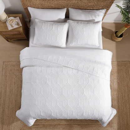 White Leaf Quilted Three-Piece Bedspread Set