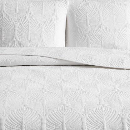 White Leaf Quilted Three-Piece Bedspread Set - Image 5