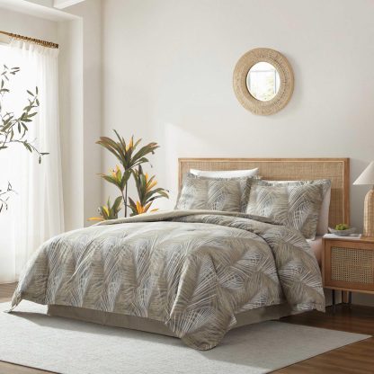 Palm Leaf Quilted Three-Piece Bedspread Set - Image 9
