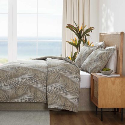 Palm Leaf Quilted Three-Piece Bedspread Set - Image 2