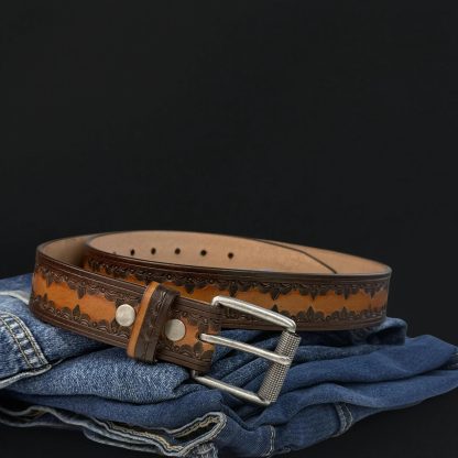 Contrast color carved cowhide belt - Image 4