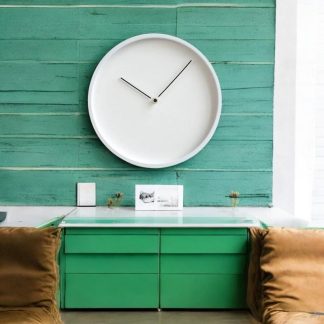 Minimalist round wall clock