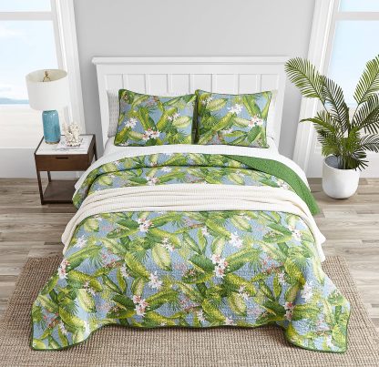 Tropical floral and leaf print three-piece bedspread set