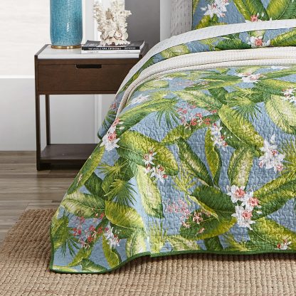 Tropical floral and leaf print three-piece bedspread set - Image 3