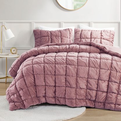 Luxurious velvet quilted bedding