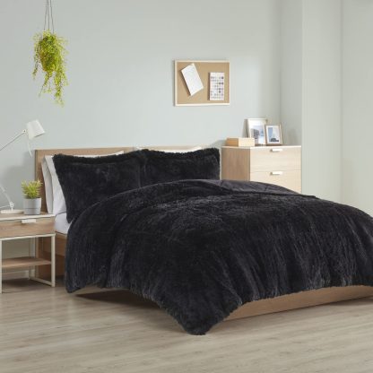 Luxurious black faux fur bedding - Image 6