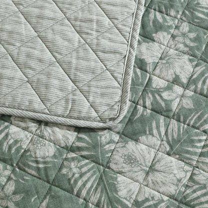Dark green floral quilted bed cover three-piece set - Image 4