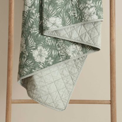 Dark green floral quilted bed cover three-piece set - Image 2