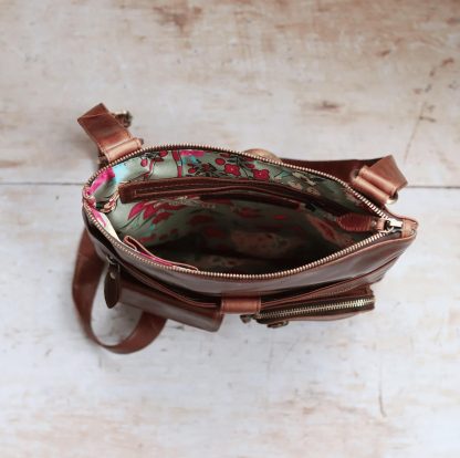 Elegant Handmade Leather Crossbody Bag - Image 4