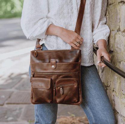 Elegant Handmade Leather Crossbody Bag - Image 3