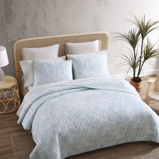 Light blue leaf pattern three-piece bed cover set
