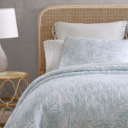 Light blue leaf pattern three-piece bed cover set - Image 5