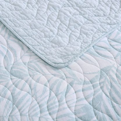 Light blue leaf pattern three-piece bed cover set - Image 3