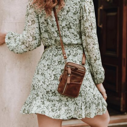 Handmade leather crossbody phone bag - Image 4