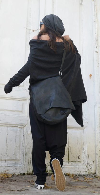 Dark metal ring soft leather shoulder bag - Image 4