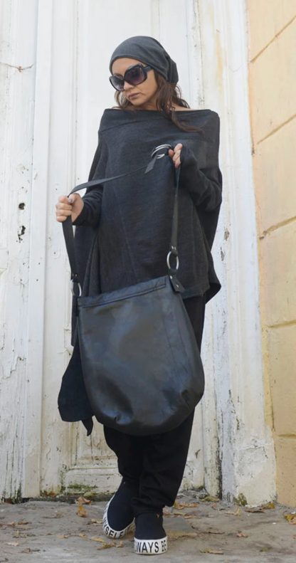 Dark metal ring soft leather shoulder bag - Image 2