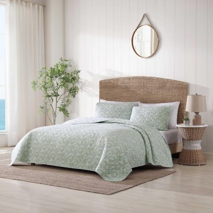 Light green leaf pattern quilted three-piece bed cover set - Image 2