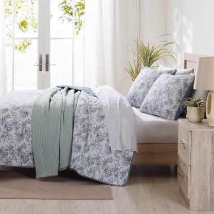Light blue plant print three-piece bedspread set - Image 7