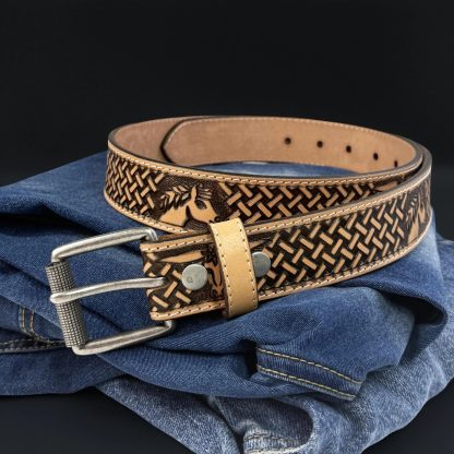 Woven bull head-carved belt - Image 3