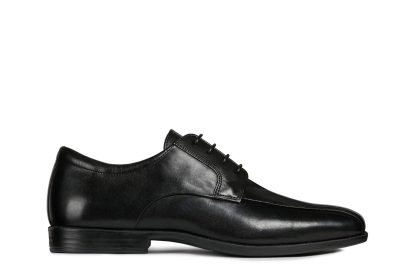 Men's black Oxford shoes