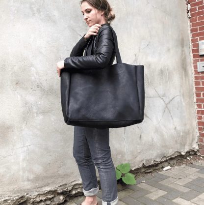 Handmade black leather tote bag - Image 2