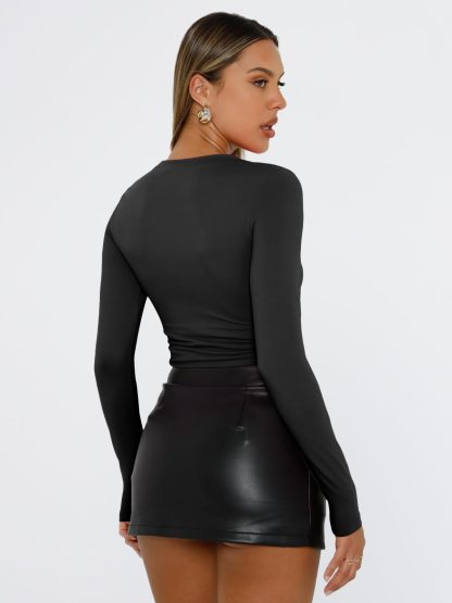 Women's black long-sleeved cropped top - Image 3