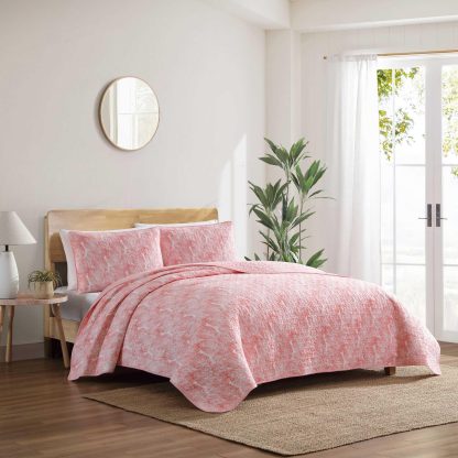 Pink and white floral quilted three-piece bed cover set - Image 7