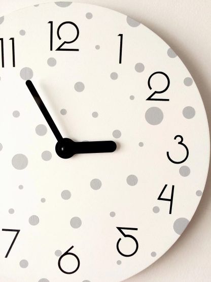 Polka dot round wooden wall clock - Image 4