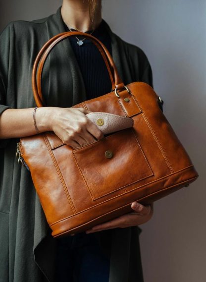 Handmade leather shoulder bag - Image 5