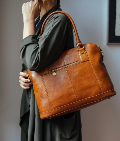 Handmade leather shoulder bag - Image 2