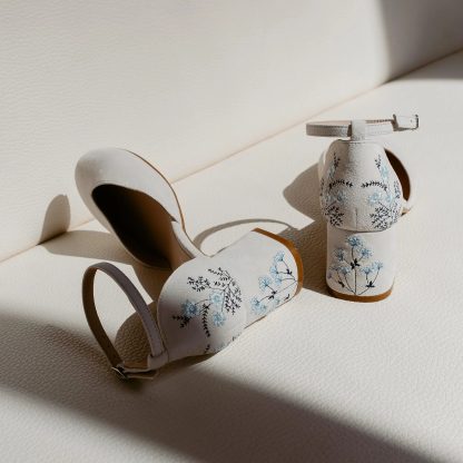 Artistic floral embroidered pumps - Image 5