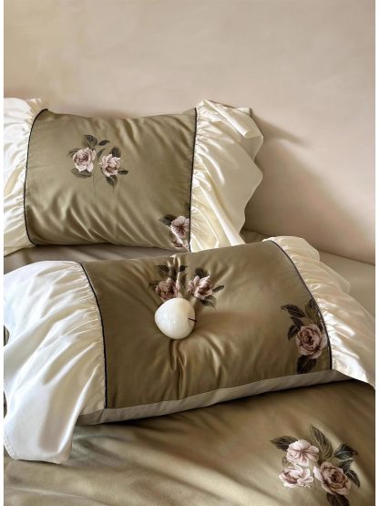 French retro rose embroidered satin bedding set - Image 4