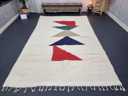 Handmade contrasting triangle carpet