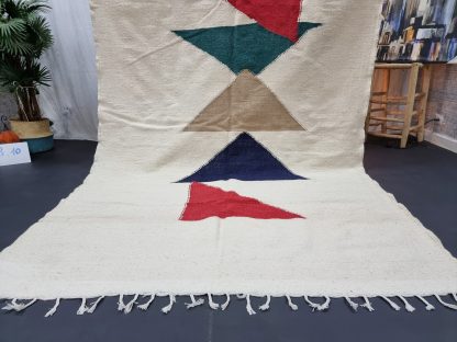 Handmade contrasting triangle carpet - Image 8