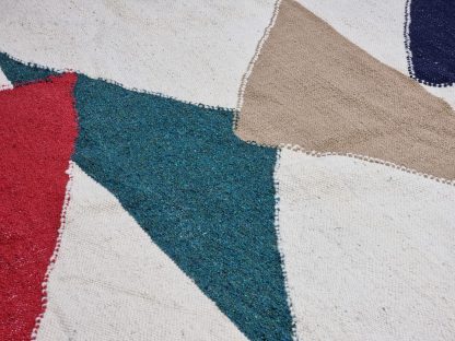 Handmade contrasting triangle carpet - Image 6
