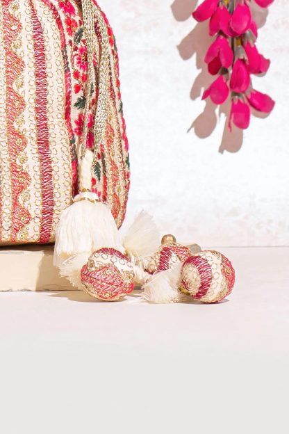 Bohemian embroidered linen drawstring bag - Image 4