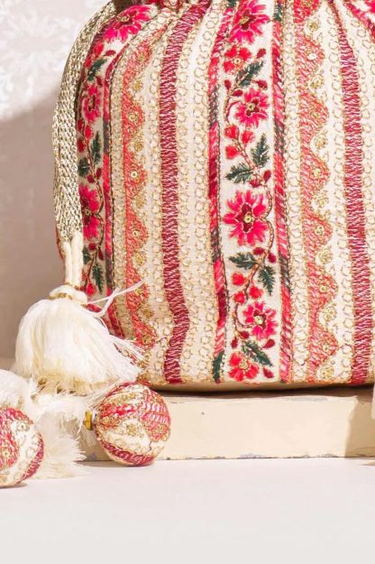 Bohemian embroidered linen drawstring bag - Image 3