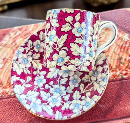 Rose-red floral gilded cup and saucer set - Image 9