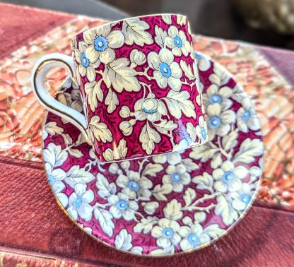 Rose-red floral gilded cup and saucer set - Image 7