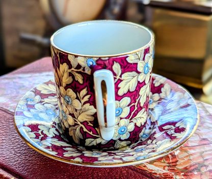 Rose-red floral gilded cup and saucer set - Image 5