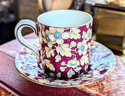 Rose-red floral gilded cup and saucer set - Image 4